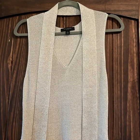 Petite NWOT Shimmer Belted V-neck Sweater Dress winter white - Picture 2 of 2
